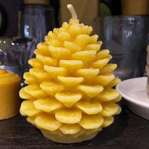 Beeswax Candle - Medium Pinecone